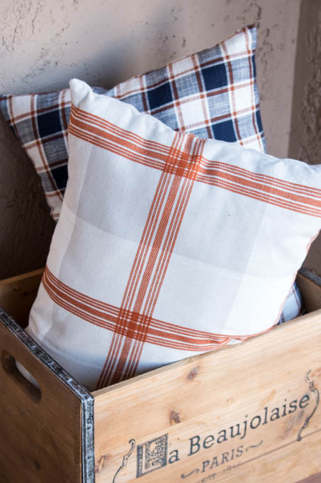 Make Cheap Fall Pillows from Dish Towels - Addicted 2 DIY