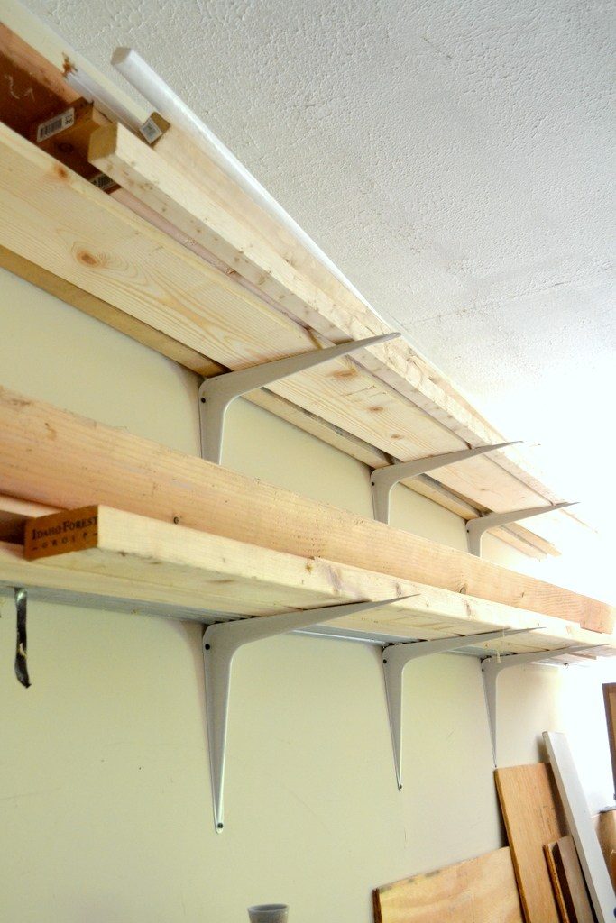 DIY-lumber-rack-shelf-brackets