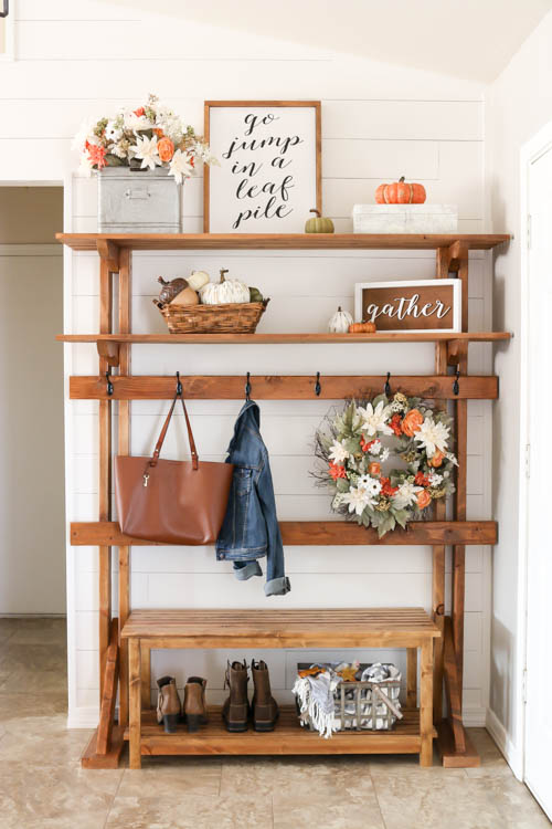 Farmhouse Fall Entryway Decor