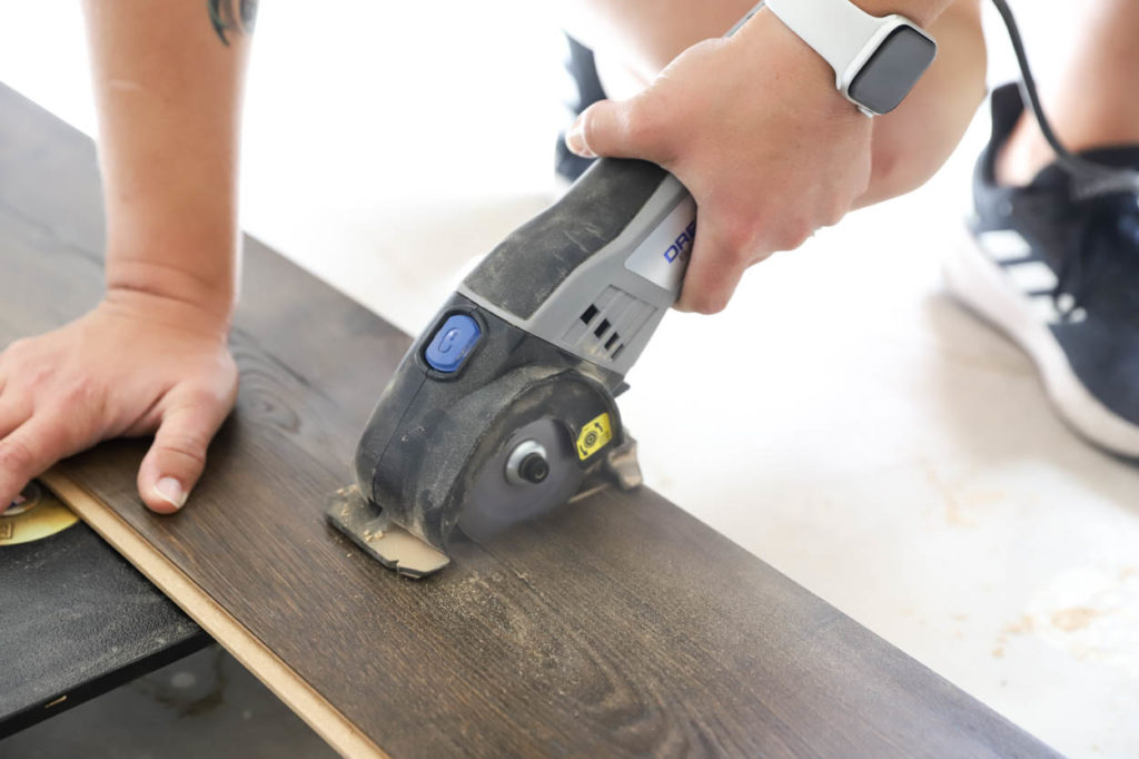 Cutting laminate flooring