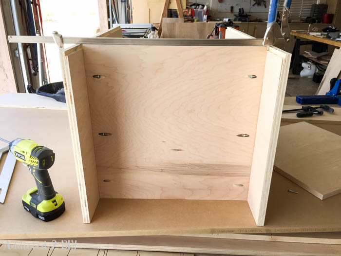 Cabinet box assembled with pocket holes