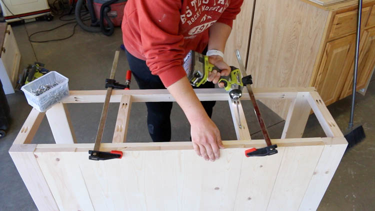 Attaching center support stretchers to console table base with pocket screws